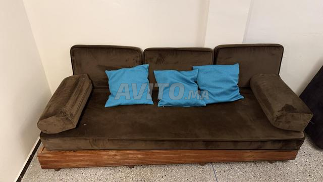 سيداري / أريكة بنية و 5 وسائد فيروزية - 2