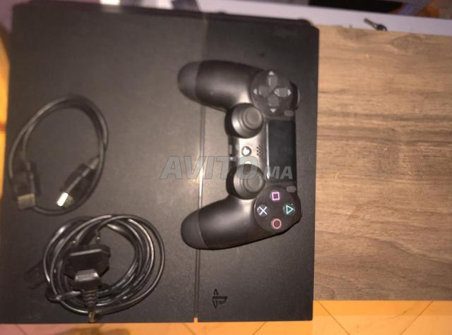 PS4 flashée 9,00 avec jeux, 1 manette avec garantie. - 2