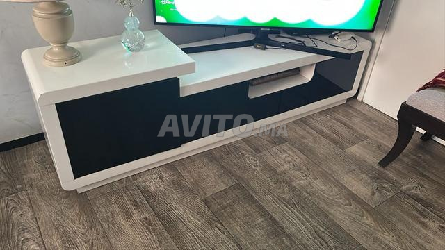 طاولة تلفزيون للبيع - 2