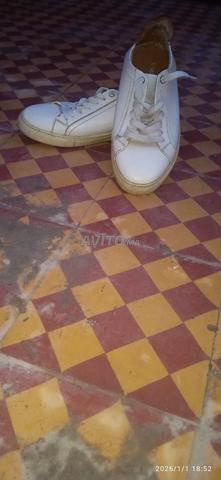 حذاء مهترئ لكن أصلي ورائع وصالح للاستعمال - 2