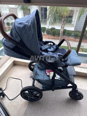 Poussette marque de qualité quasi neuve