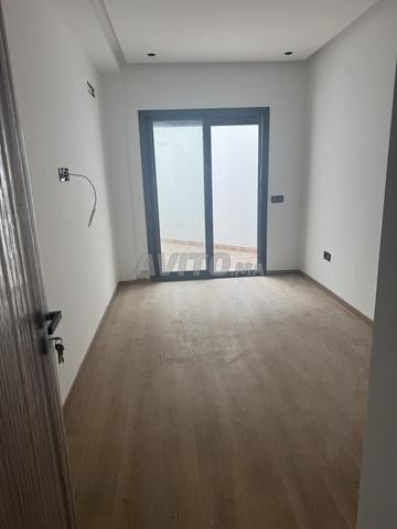 Studio à louer 61 m  Non meublé - image 5