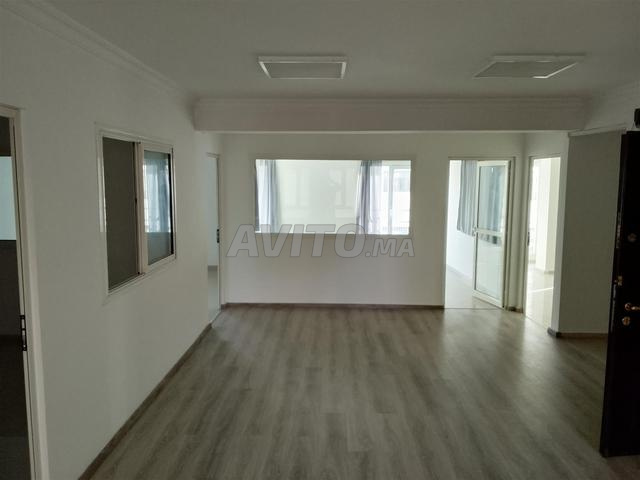 مكتب مجهز في حي 2 مارس 130م2