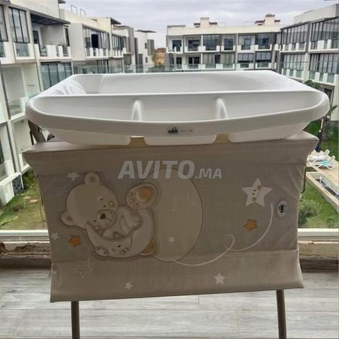 حوض استحمام وطاولة تغيير للحفاضات للأطفال - 2