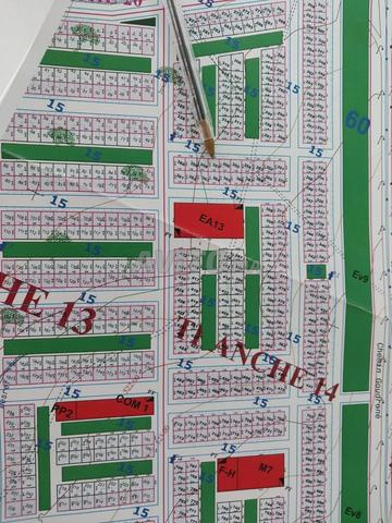 أرض تجارية بمساحة 90 متر مربع، طابق أرضي وطابقين