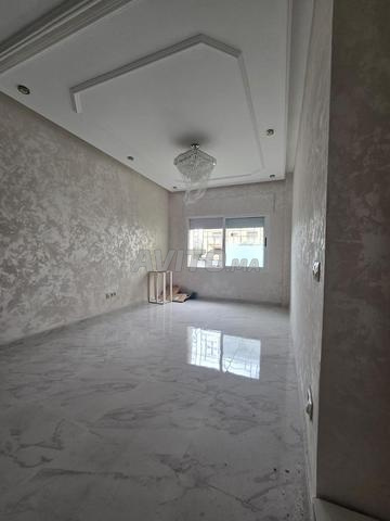 للإيجار – طابق أرضي غرفتين – حي الرياض محاج