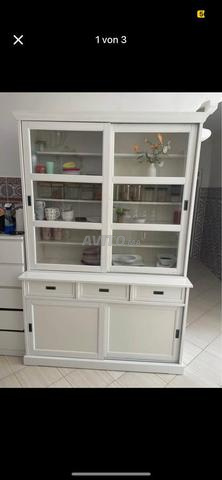 واجهة عرض ايكيا لارسفريد بيضاء