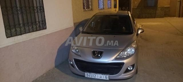 Peugeot 207 essence 2012