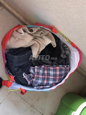 ملابس بحالة جيدة للبيع