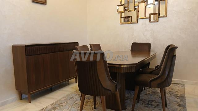 Table à manger avec buffet