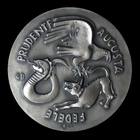 ميدالية نقرة حرة بوزن 92 جرام