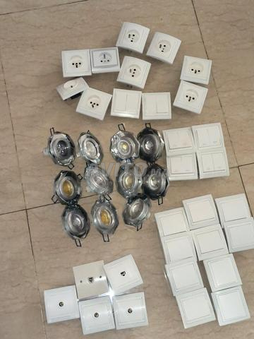 سبوتات LED مع تجهيزات كهرباء