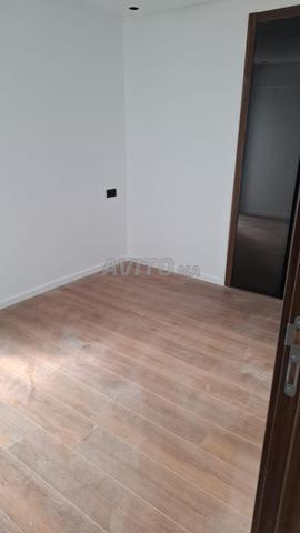 للإيجار استوديو فارغ بحي المستشفيات - 2