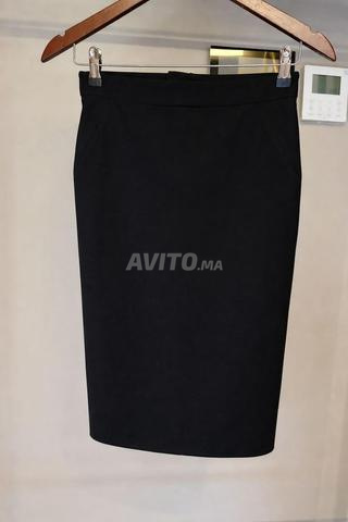 Ensemble élégant chemisier imprimé & jupe noire - 2