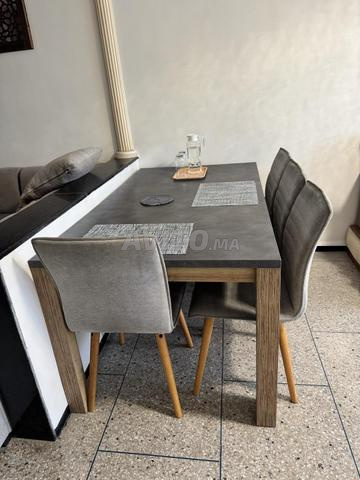 Table avec 4 chaises