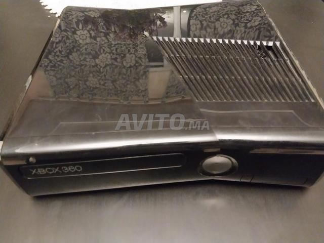 إكس بوكس 360 مع ألعاب وبدون يد تحكم