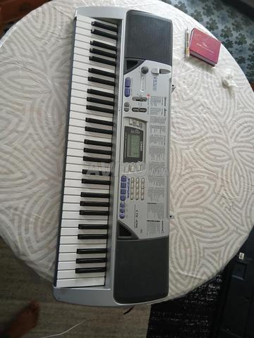 Piano Casio 61 touches