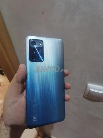ZTE بها شق تحت سعر 500 درهم 64 جيجا