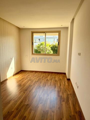 Joli Appartement Vide avec Vue Piscine - 2
