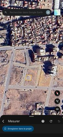 Terrain à vendre catégorie R4 près de Camélia, une façade