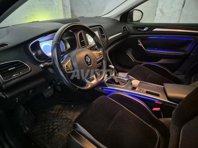 ميغان سيدان إنتنس