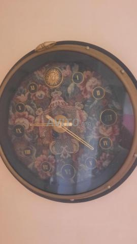 ساعة حائط عتيقة