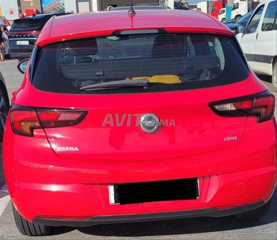 Opel Astra Diesel Manuelle 2018 à Tanger - 2