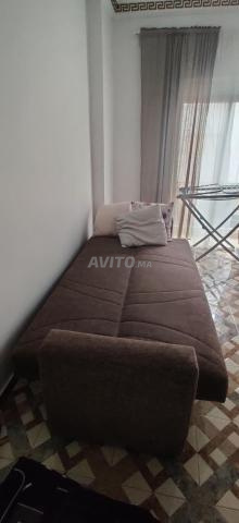 Canapé lit, chaise Ikea, bureau avec rangement - 2