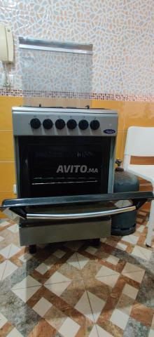 Cuisinière et machine à laver et aspirateur