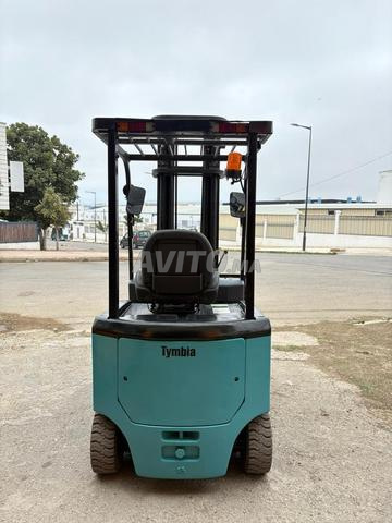 CHARIOT ÉLÉVATEUR ÉLECTRIQUE TCM 1800 KG MAT 6 MÈTRE