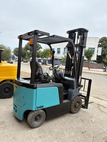 CHARIOT ÉLÉVATEUR ÉLECTRIQUE TCM 1800 KG MAT 6 MÈTRE