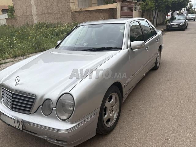 Mercedes-Benz 270 Diesel Automatique 2001 à Fès