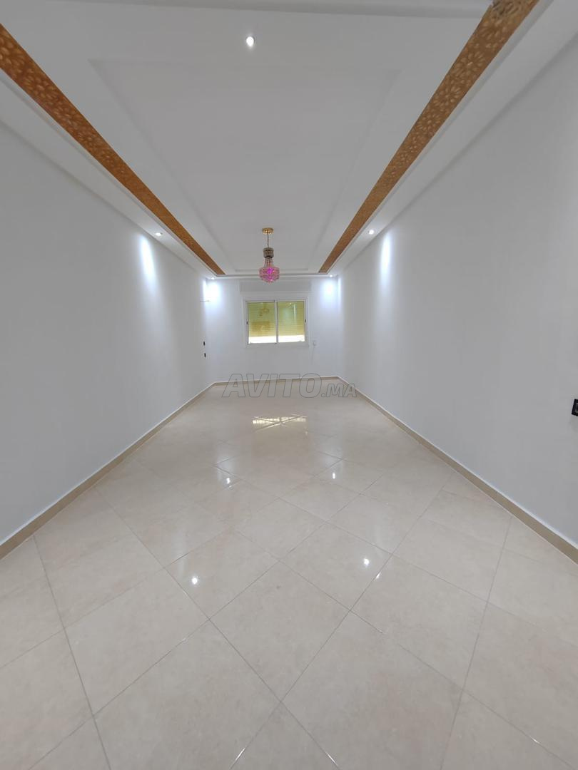 Appartement vide à louer près de Bayti sakan