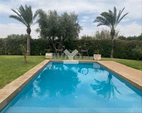 173797-بيع فيلا في مراكش طريق فاس بمساحة 110