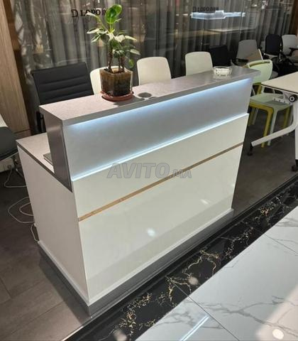 Bureau Professionnel Moderne et Élégant - 2