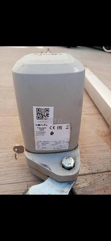 MOTEUR ÉLECTRIQUE SOMFY POUR PORTAIL - 2