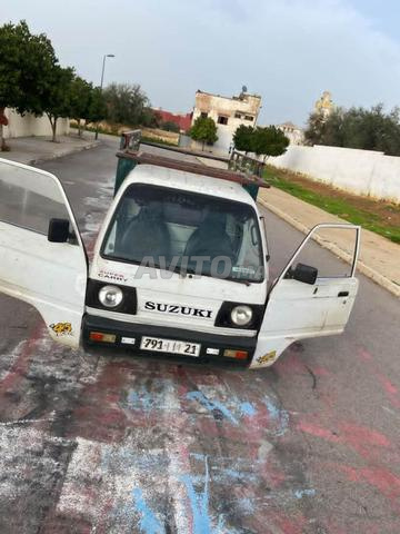 Suzuki super carré encore propre Meknès