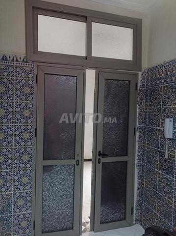 Portes très propres en aluminium