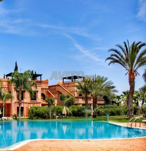 شقة بحديقة وإقامة مع مسبح - 2