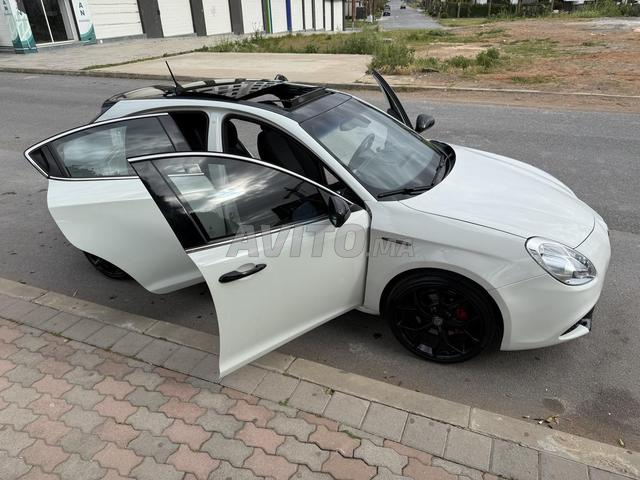 ألفا روميو جوليا 2.0 لتر 175 حصان