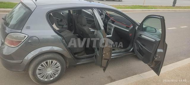 أوبل أسترا بنزين يدوي 2009 في فاس - 2