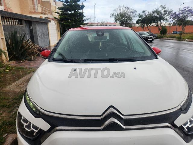 سيارة جميلة