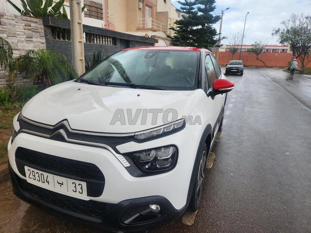 سيارة جميلة