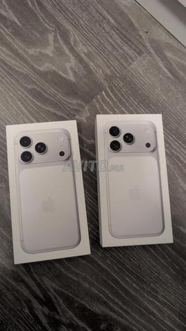 Deux iPhone 17 Pro Silver 256 Go Neuf