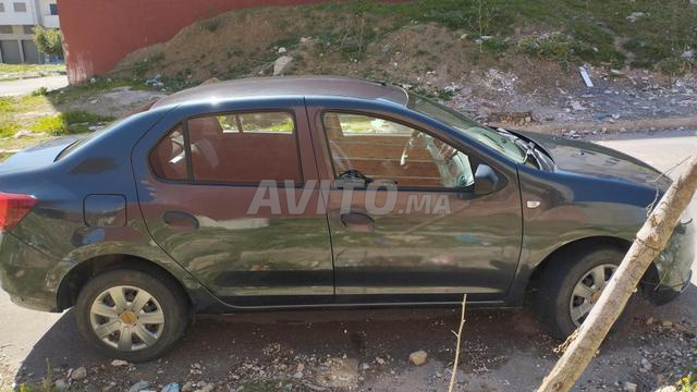 داسيا لوجان بنزين يدوية 2021 في طنجة