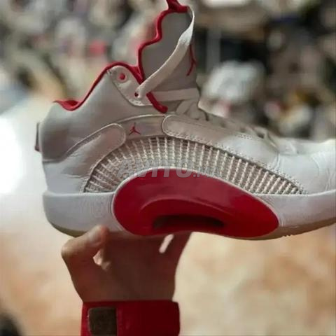 حذاء جوردن أصلي مقاس 42.5 - 2