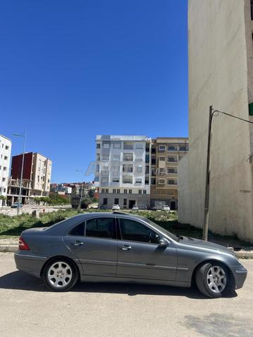 Mercedes-Benz 220 Diesel Automatique 2005 à Taza - 2