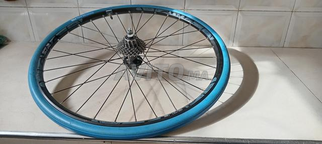 Pneu, jante et cassette. État neuf taille 27.5.