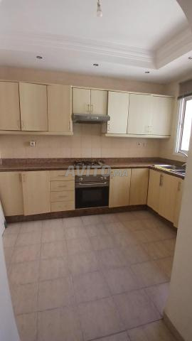 Appartement vide à 2 mars - 2