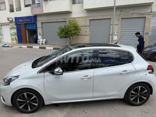 Peugeot 208 Diesel Manuelle 2019 à Oujda